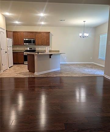 4th image of 734 Red Pine Dr