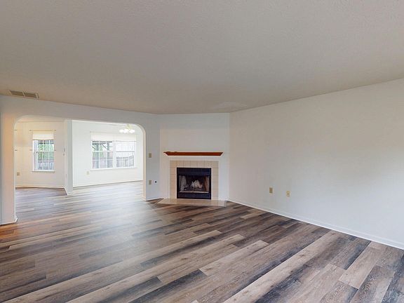 5th image of 912 Lionshead Ln
