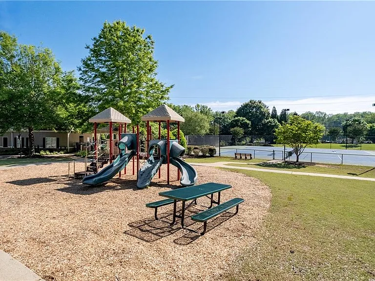 4910 Belcrest Way — Photo 39
