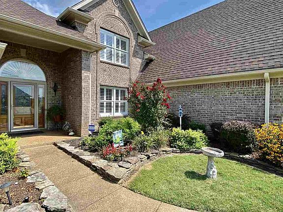 2nd image of 215 Fairoaks Dr