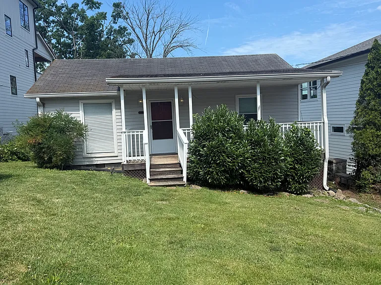 345 Chamberlin St — Photo 1