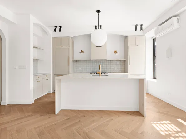 158 Seventh Avenue image 1 of 12