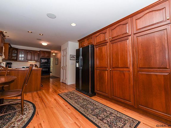 5th image of 50 Juniper Dr