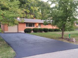 1761 Bledsoe Dr, Bellbrook, OH 45305