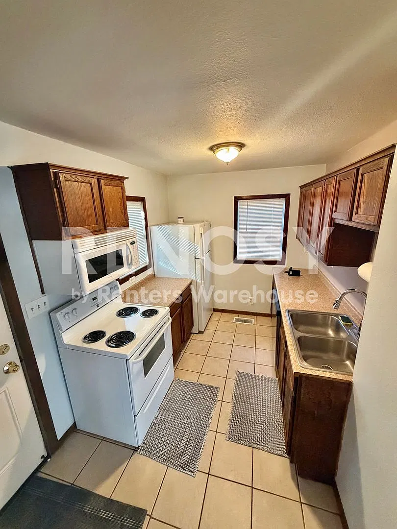 Available Now 1 Bedroom 1 Bath Single Family Home in Minneapolis — Photo 3