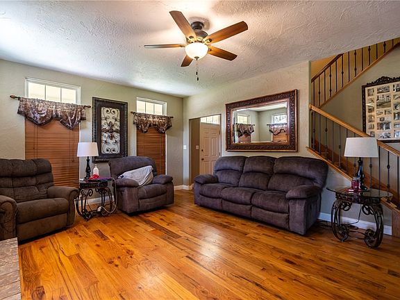 4th image of 12456 Oak Knoll Cir