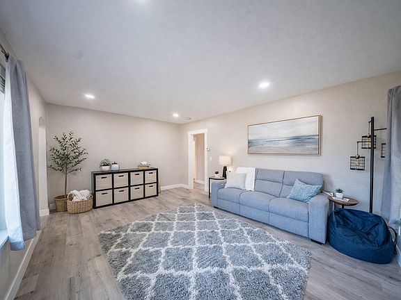 4th image of 252 E 1000 N