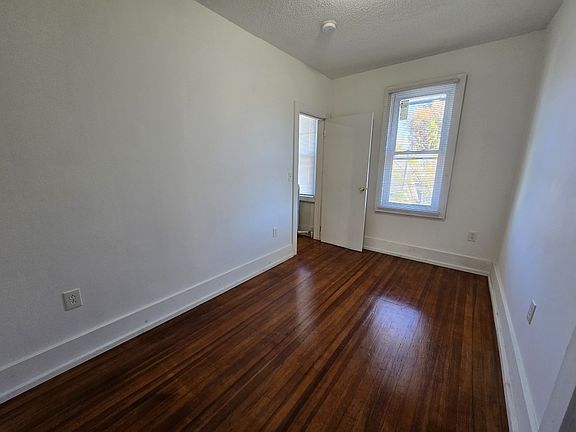 3rd image of 111 Osborne St #11280156