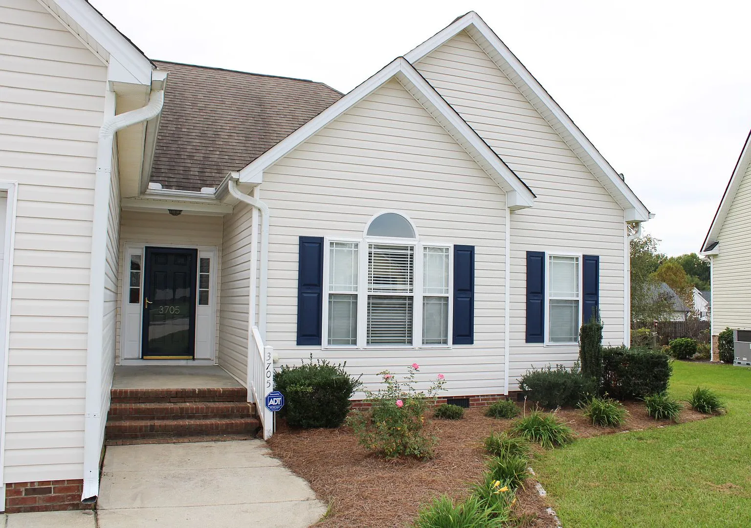 3705 Warwick Place — Photo 2