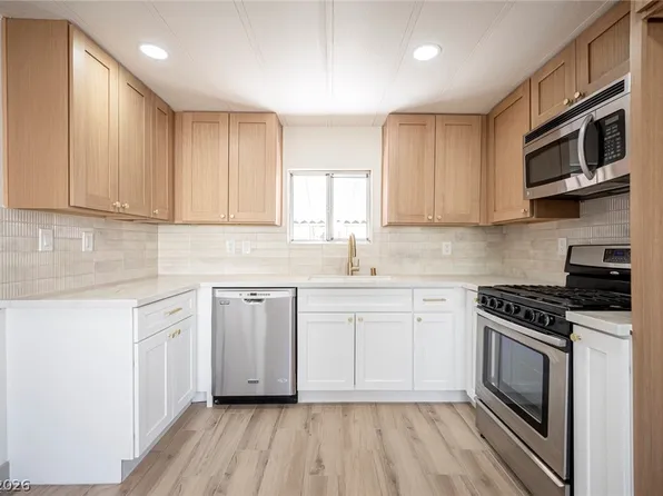 3486 Haleakala Dr, Las Vegas, NV 89122