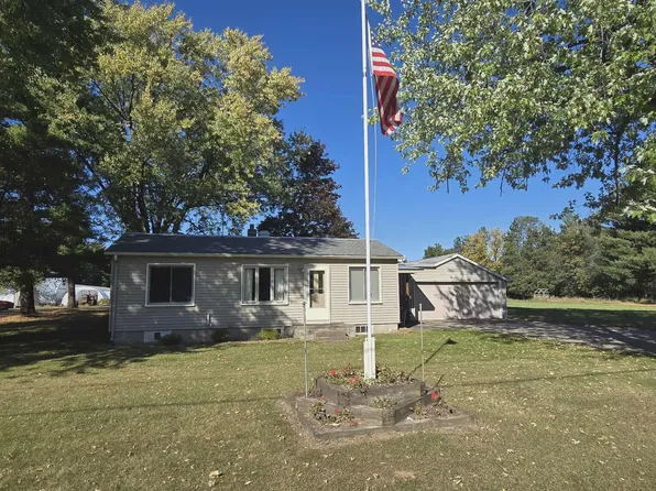 E2086 King Rd, Waupaca, WI 54981
