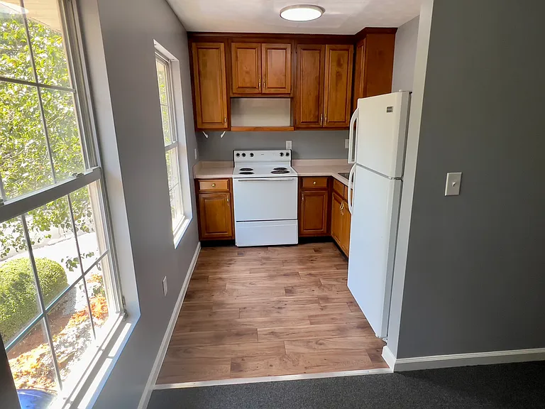 200 White Pine Dr — Photo 2