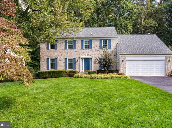 9327 Hobart Ct, Fairfax, VA 22032