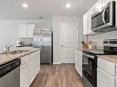 Elston: 4 BD | 2.5 BA | 2174 SQFT