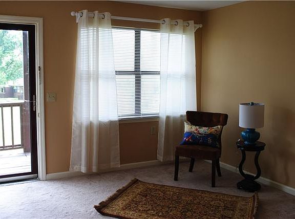 4th image of 387 Deer Lake Dr