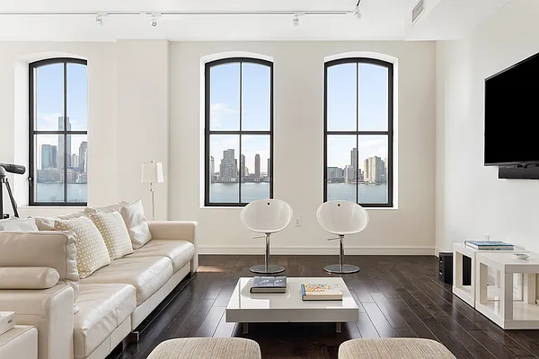 Sold by Compass | media 2