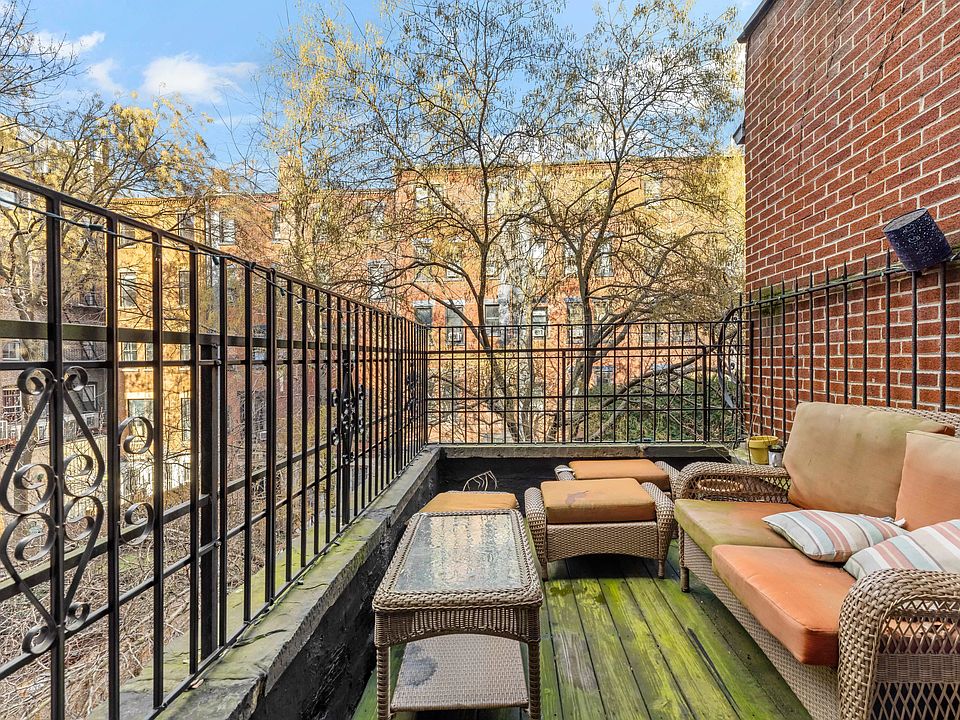 1st image of 65 W 83rd St