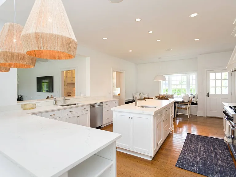 4 Hobart Ln — Photo 12