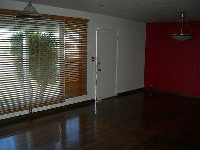4th image of 1134 Harris St