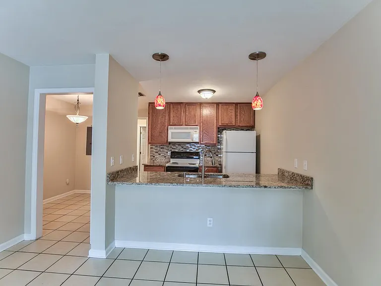 226 Columbia Dr #14 — Photo 6