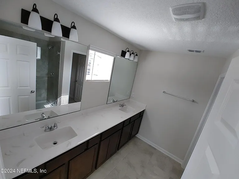 11253 Minnetta Ct — Photo 23