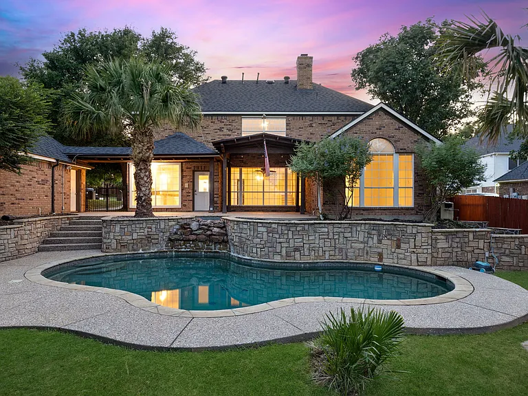 545 Oak Hill Dr — Photo 3