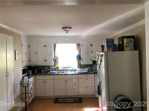 3rd image of 804 W 15th St