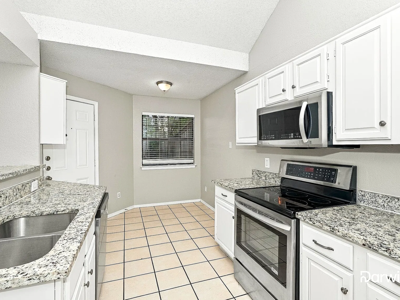 3 bed, 2.0 bath, 1444 sqft, $2,440 — Photo 2