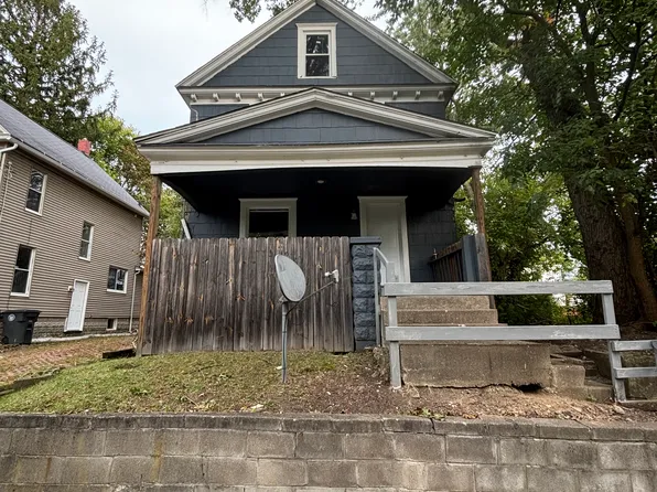 977 Raymond St, Akron, OH 44307