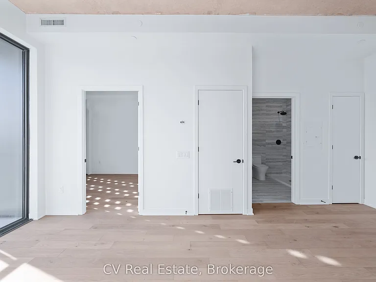 2625 Dundas St W #810 — Photo 12