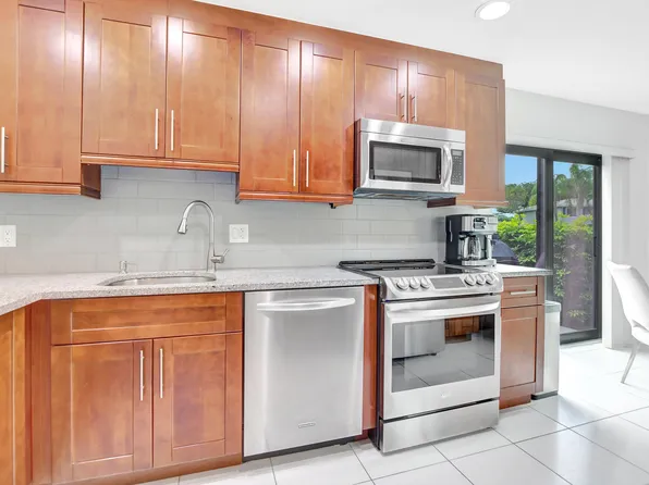 50 Stratford Lane #G, Boynton Beach, FL 33436