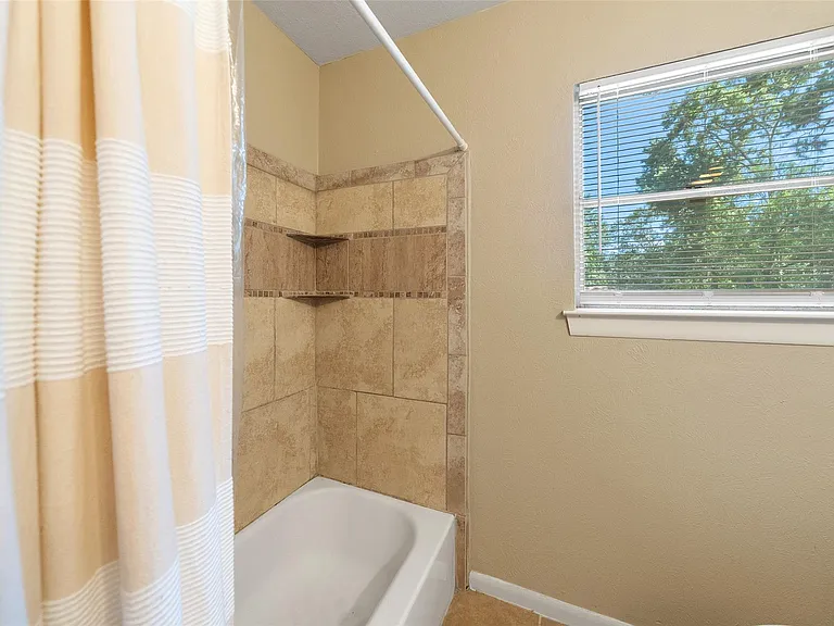 1105 Thomas Ave — Photo 16