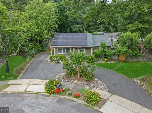 4 Sandstone Ct, Barnegat, NJ 08005