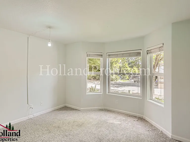 222 NE 76th Ave — Photo 24