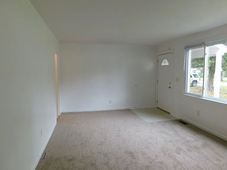 108 Beaufort Dr — Photo 5