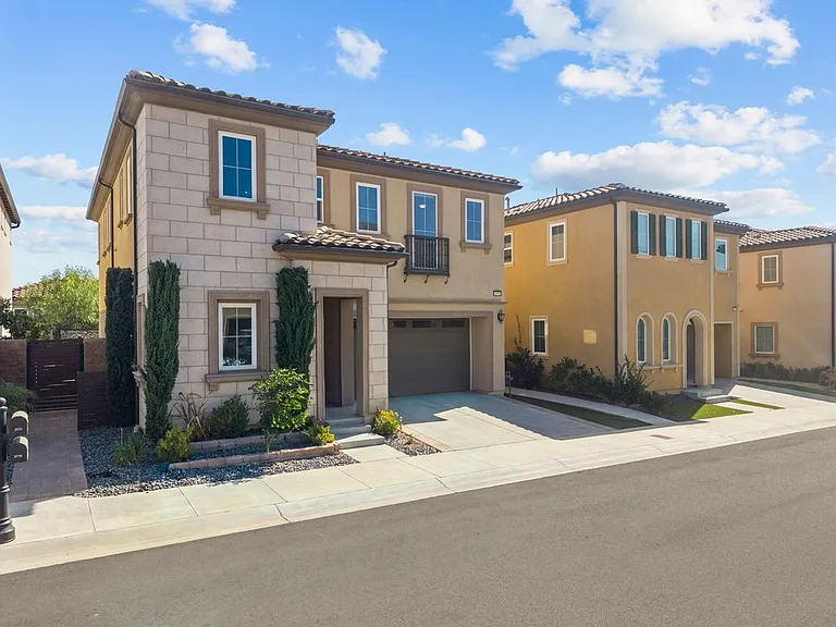 20752 Spruce Cir — Photo 1