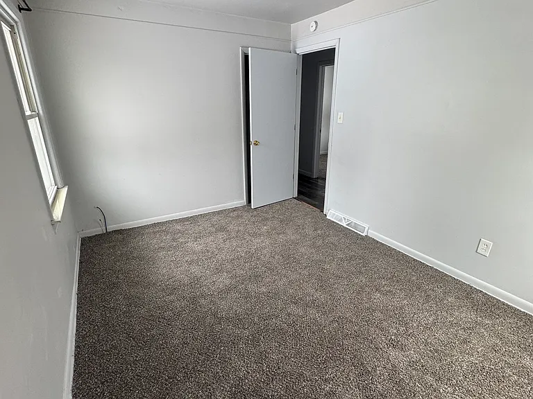 15424 Oldham St — Photo 6