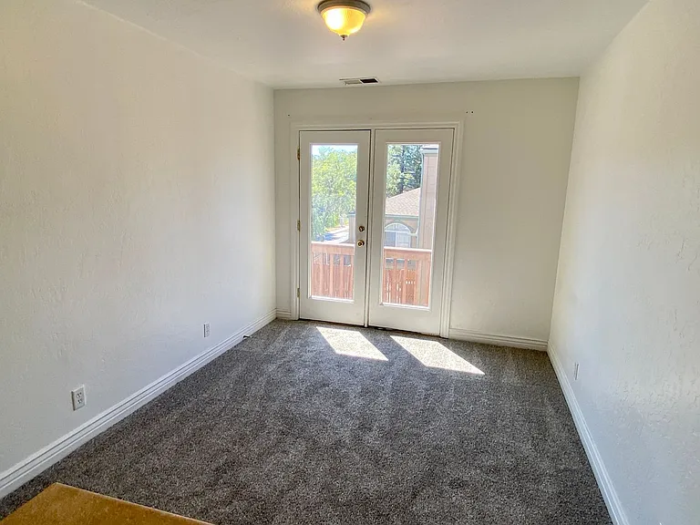 1402 E Scarlet Dr #1/2 — Photo 12