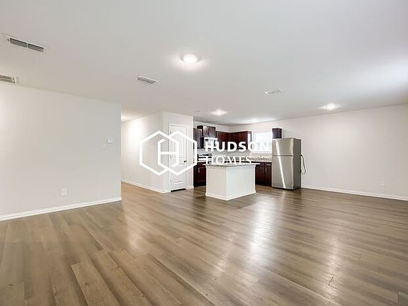 5th image of 140 Loon Bay Dr