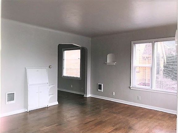 3rd image of 2322 Burwell St #B