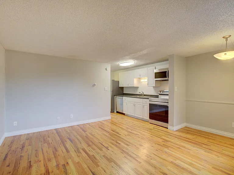 8 S Clarkson Street — Photo 15