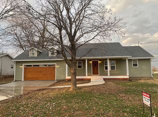 1102 N 9th Ave E, Newton, IA 50208