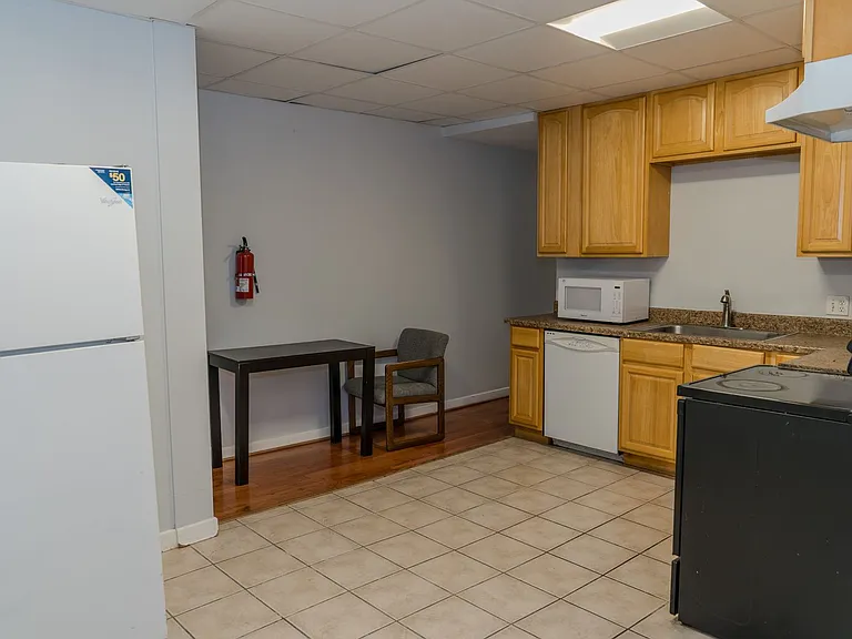 2014-2016 N Charles St — Photo 16