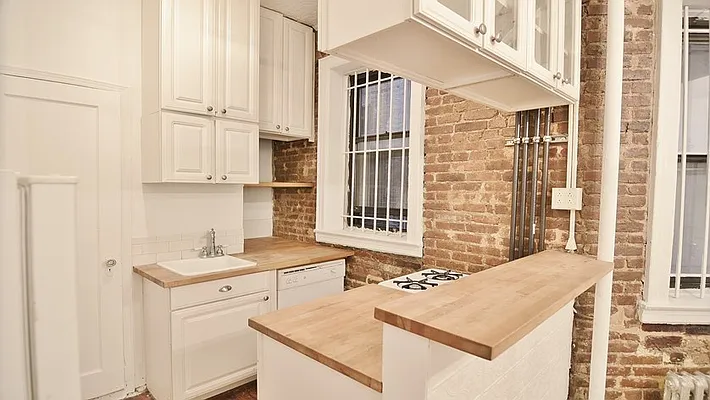 Rented by Park Property Advisors | media 34