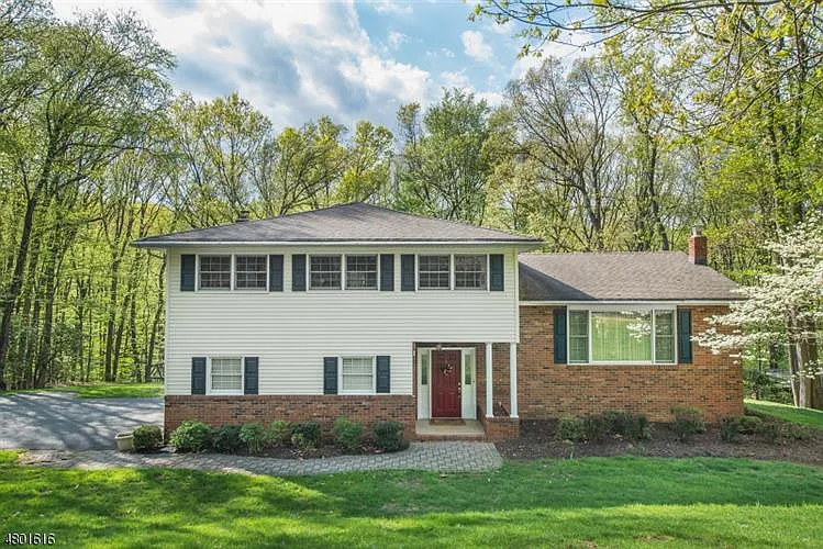 40 Old Mill Dr photo 1