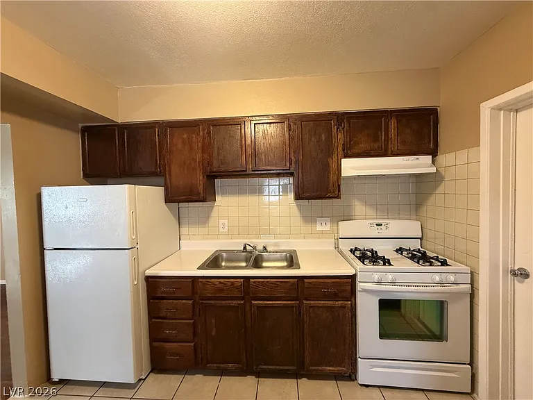 110 Silver St — Photo 16