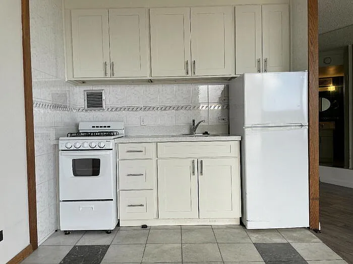 Studio, 1.0 bath, $1,495 — Photo 3