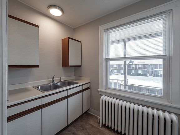 3rd image of 458 S Trenton Ave APT 4