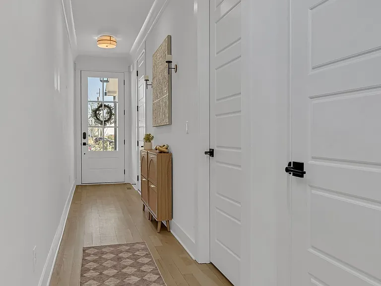 611B James Ave — Photo 5