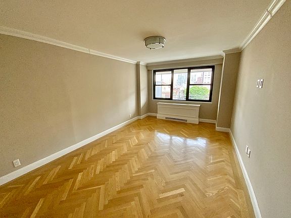 4th image of 305 E 86th St #7LE